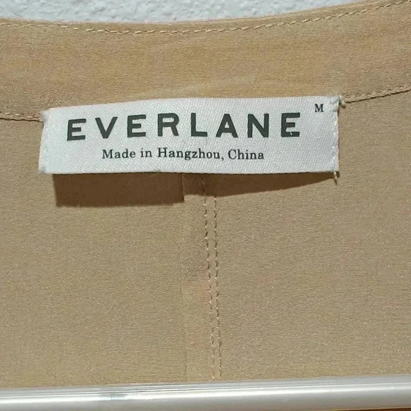 Everlane Silk Blouse Medium Button Down Boxy Pockets - Picture 4 of 6